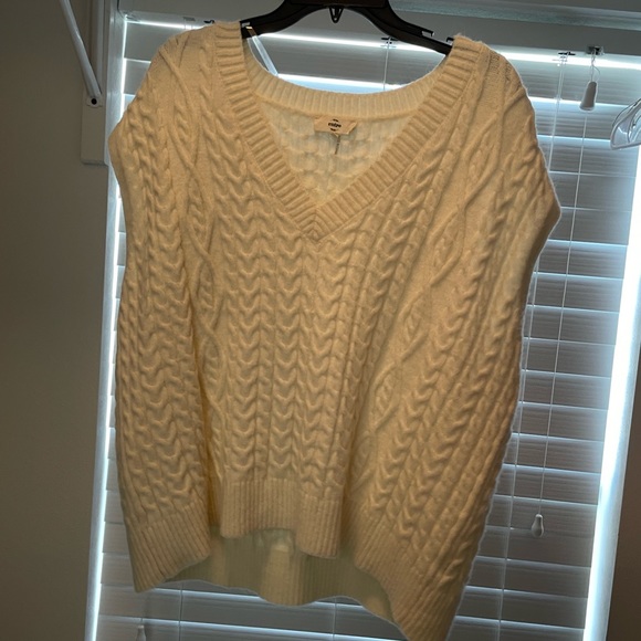 Sweater vest - Picture 1 of 8